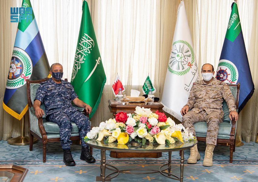 قائد القوات البحرية يستقبل نظيره البحريني ويبحثان التعاون المشترك