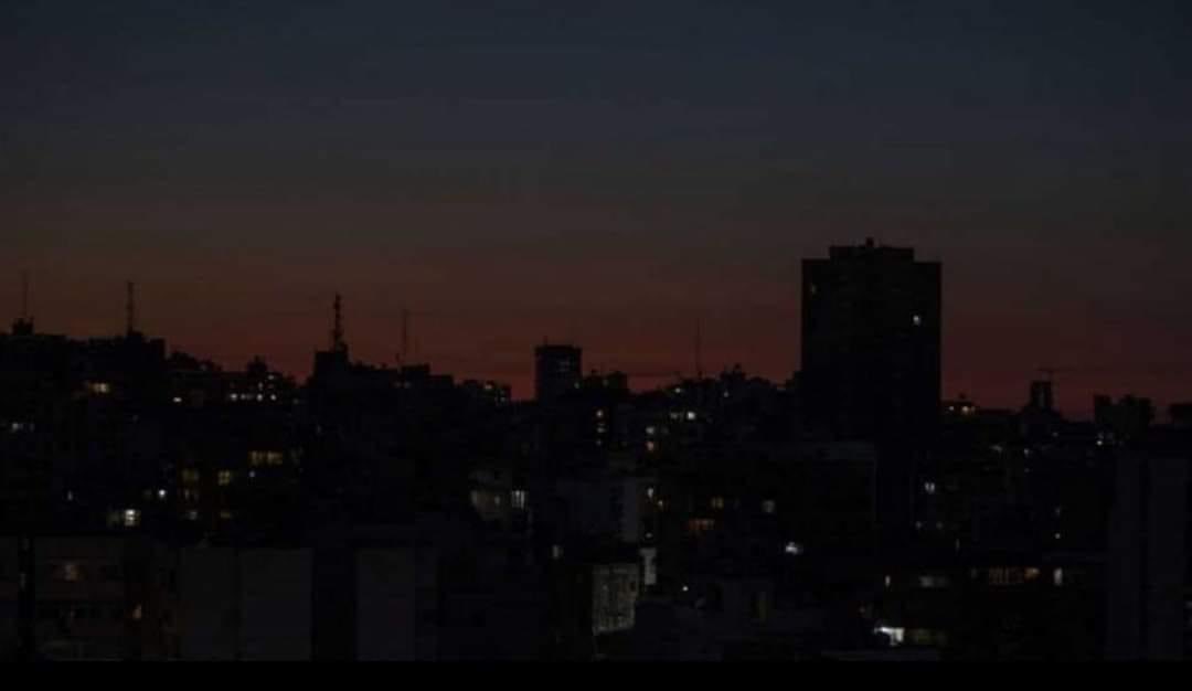 لبنان في ظلام دامس بعد انقطاع الكهرباء عن الدولة بالكامل