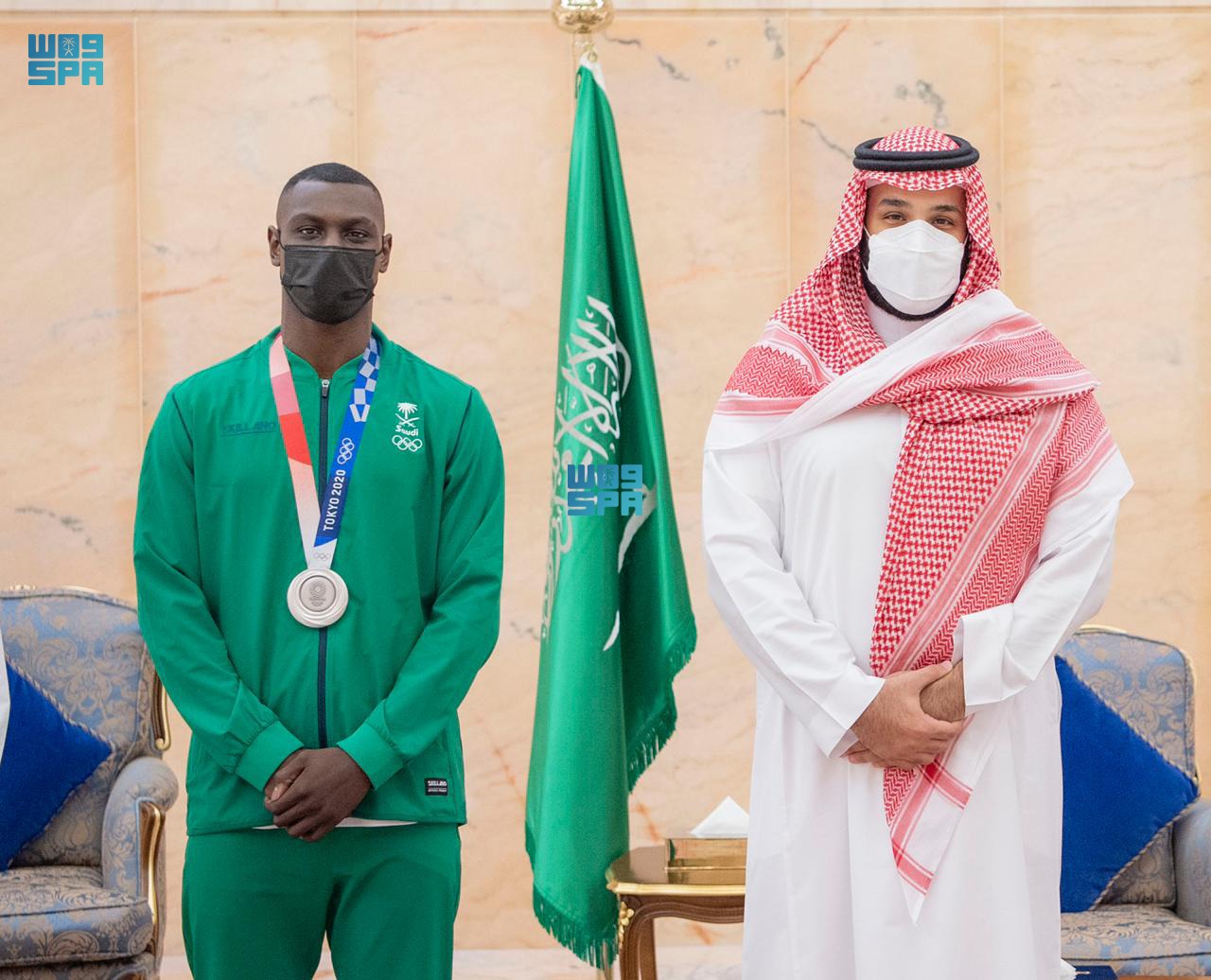 محمد بن سلمان يلتقي اللاعب طارق حامدي الحائز على الميدالية الفضية في أولمبياد طوكيو