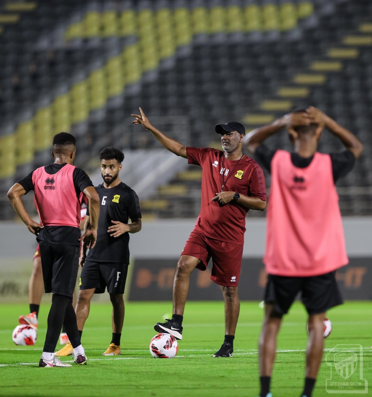 مدرب الاتحاد حسن خليفة
