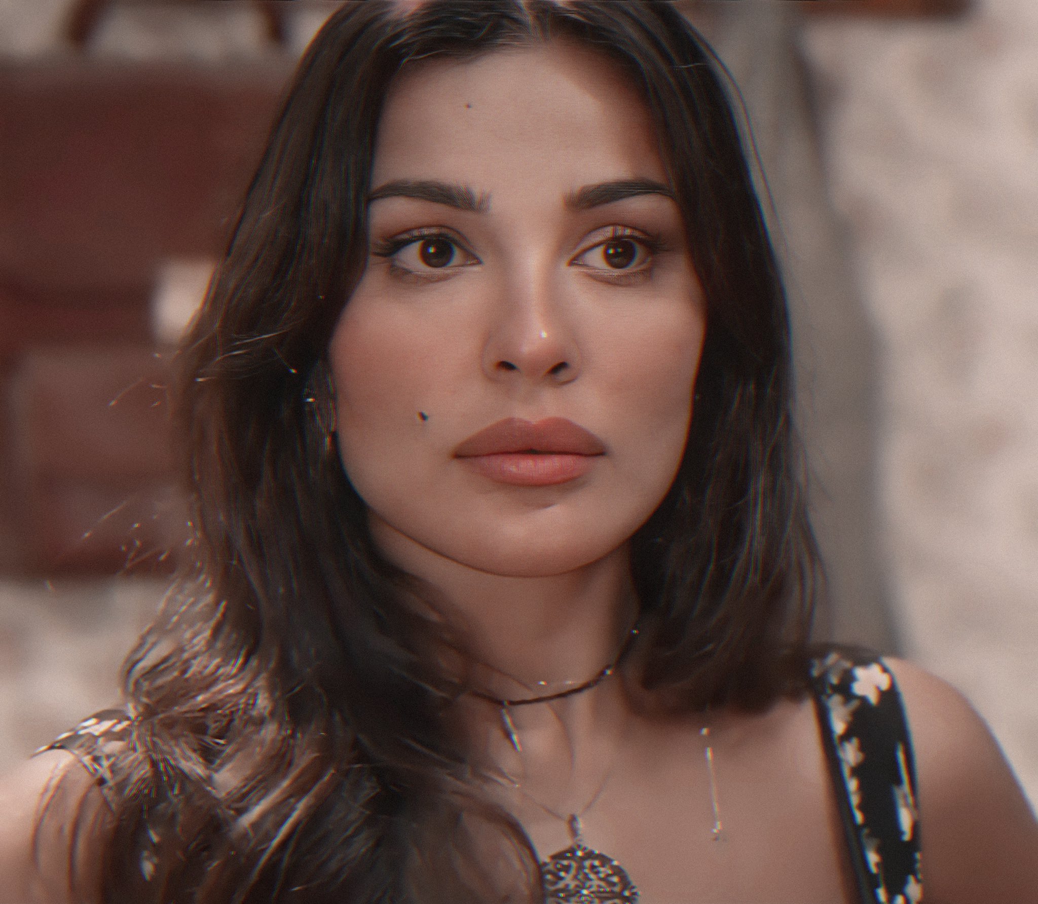 صالون زهرة يظهر كاريزما وجمال وأناقة وفخامة نادين نجيم
