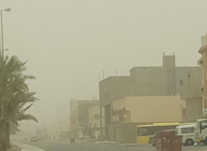رياح نشطة مثيرة للأتربة والغبار تحجب الرؤية بمكة والمدينة