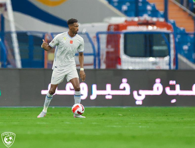 لقطات من مباراة الهلال والشباب 