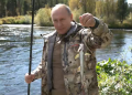 شاهد.. بوتين يصطاد السمك أثناء إجازته في سيبيريا - المواطن
