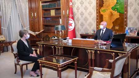 صورة الرئيس التونسي يكلف نجلاء بودن لتولي رئاسة الحكومة