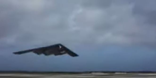 هبوط اضطراري فاشل يكبد الطائرة الأغلى في العالم B-2 Spirit خسائر فادحة
