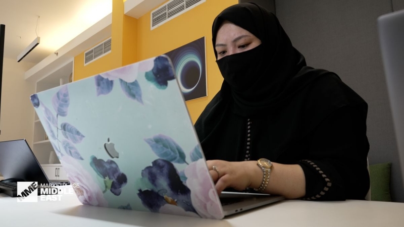 CNN المرأة تعمل على صناعة تكنولوجيا المستقبل في السعودية 