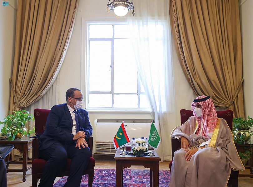وزير الخارجية يبحث تعزيز العلاقات الأخوية مع نظيره الموريتاني