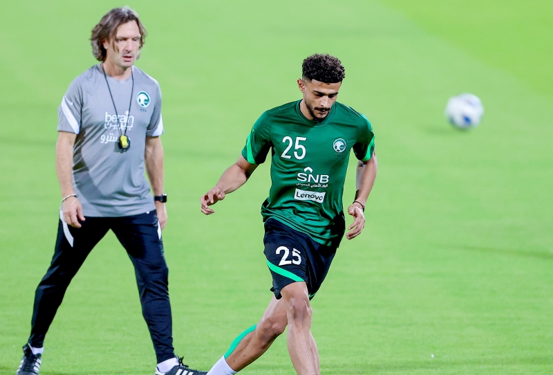 عبدالإله العمري لاعب المنتخب السعودي