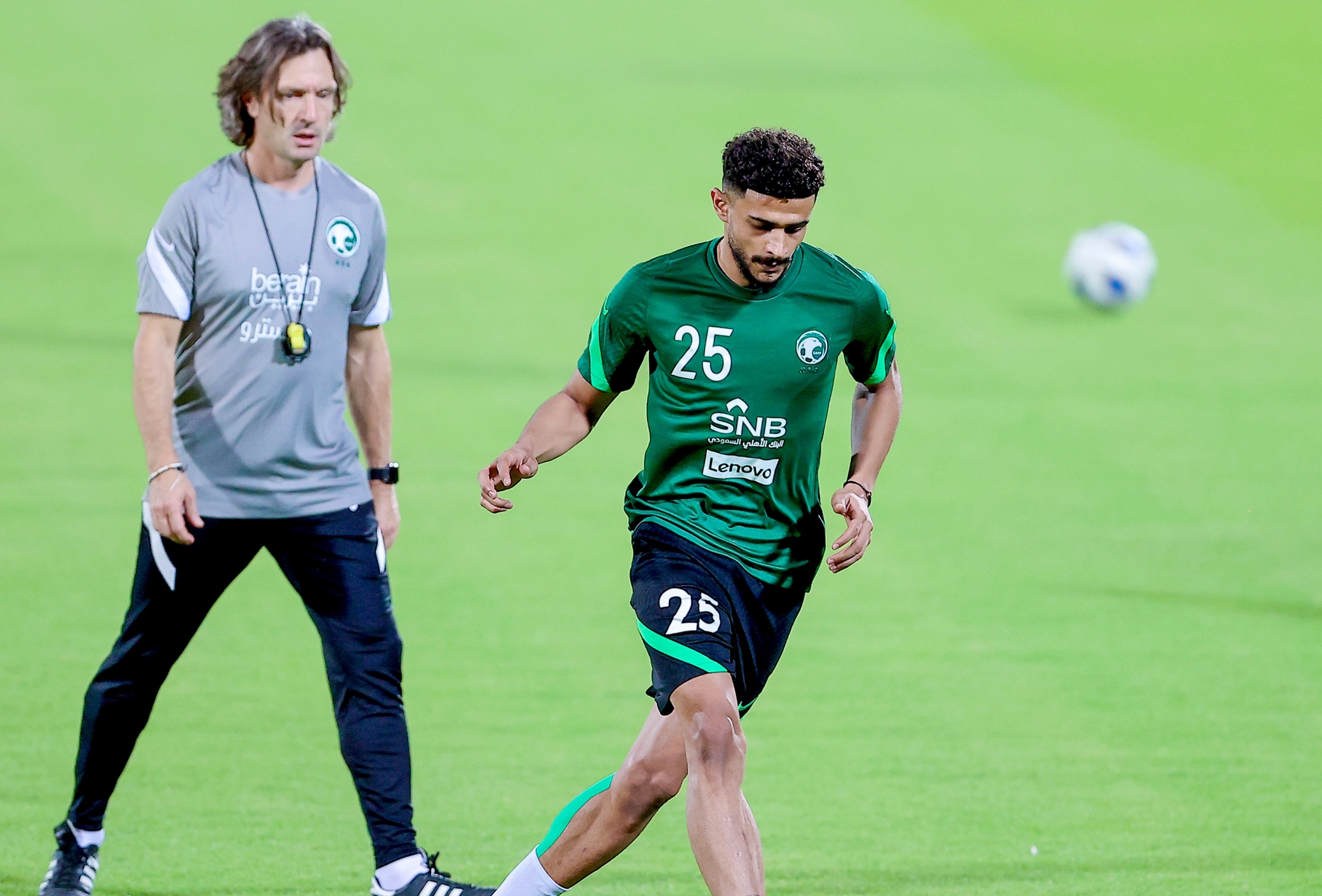 عبدالإله العمري: جماهير المنتخب السعودي سلاحنا للفوز