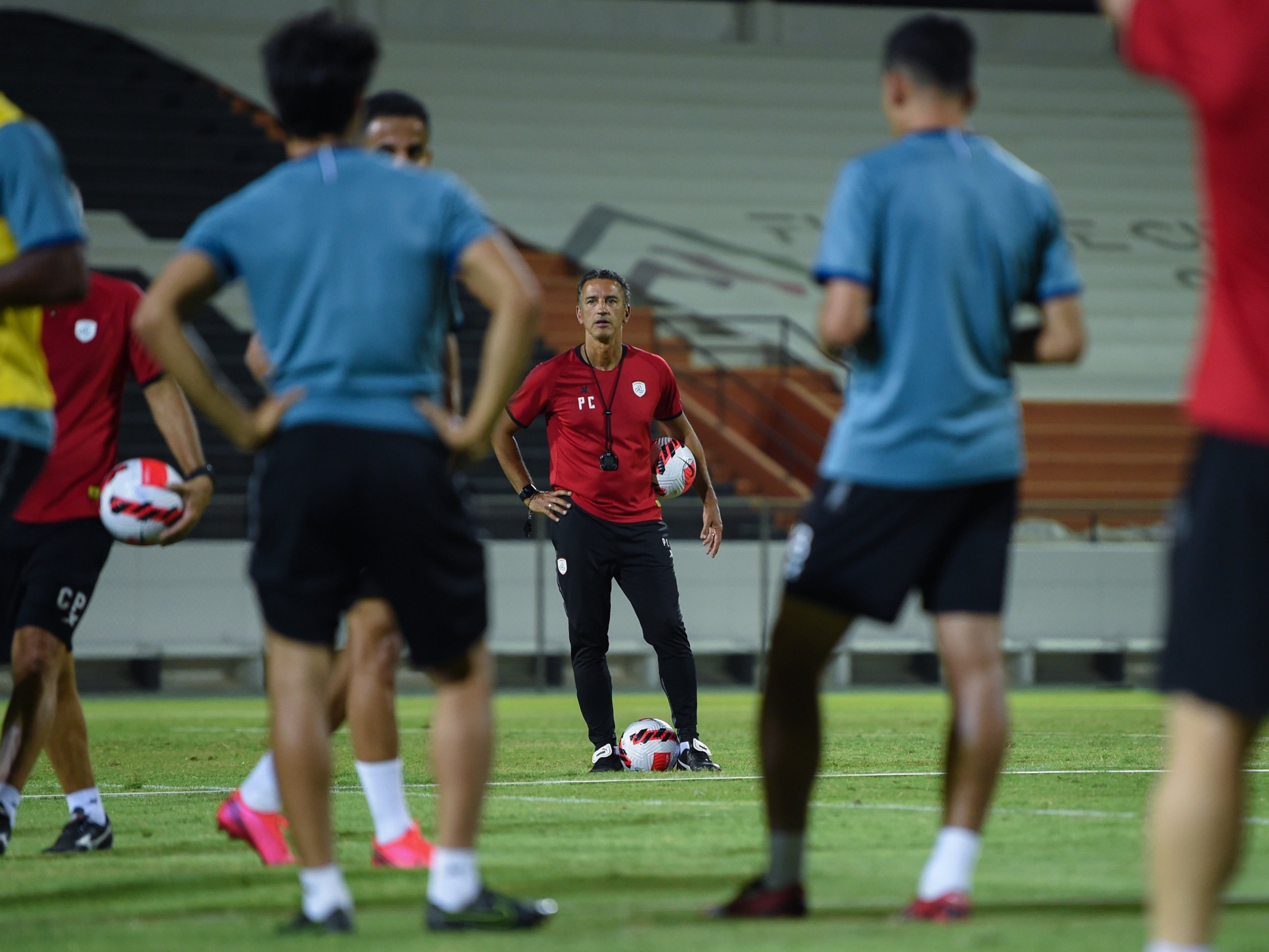 الحزم يهدد مصير مدرب الشباب في دوري محمد بن سلمان