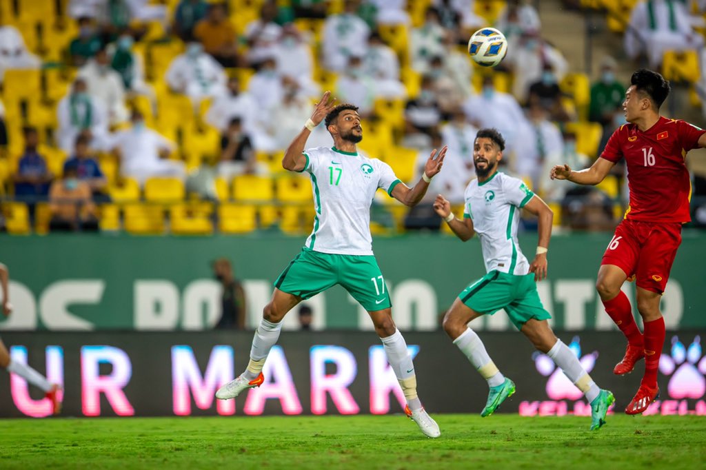 عبدالإله العمري: الأخطاء واردة في كرة القدم