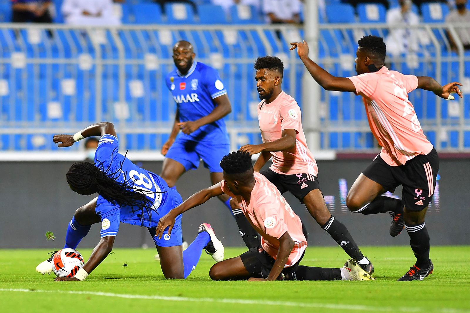 الهلال يصعد لـ صدارة الدوري السعودي عبر بوابة الاتفاق