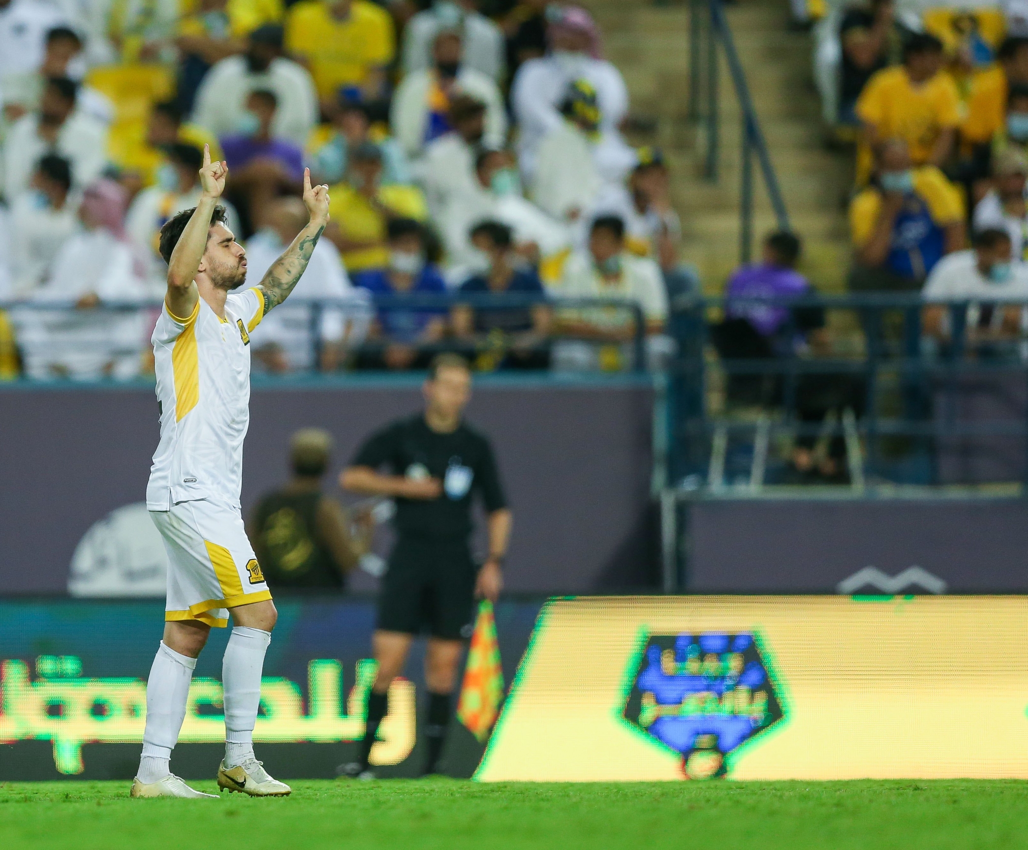 الاتحاد يُمطر شباك النصر بثلاثية ويرتقي لصدارة دوري محمد بن سلمان