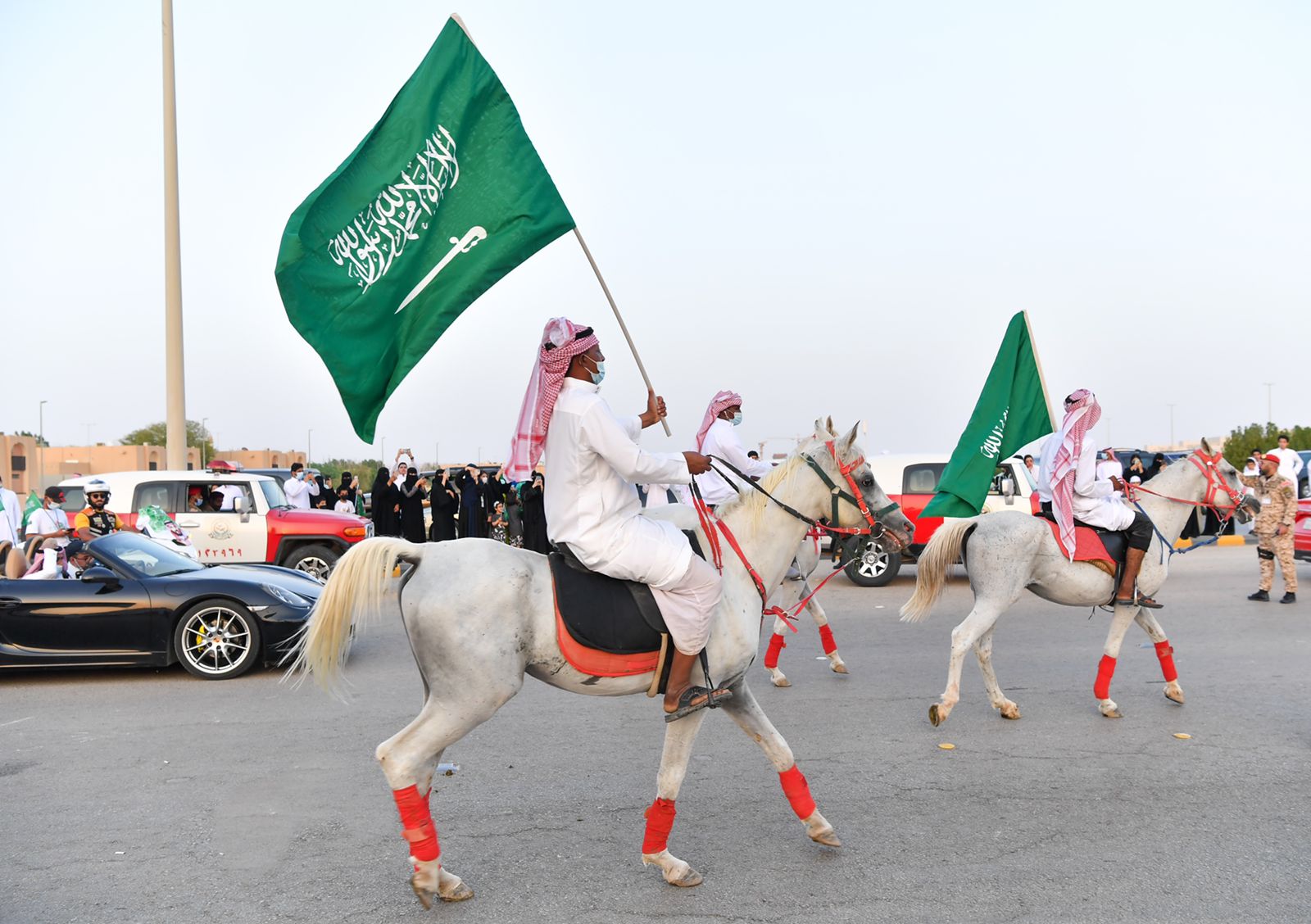 الشؤون الثقافية في الحرس الوطني تحتفل بيوم الوطن بمسيرة وفقرات متنوعة