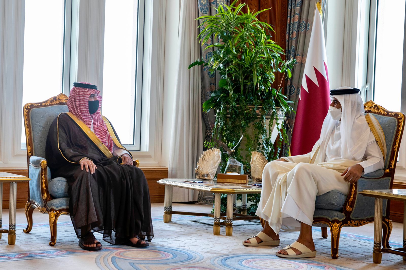 أمير قطر يستقبل وزير الداخلية ويبحث معه العلاقات الثنائية والتعاون الأمني