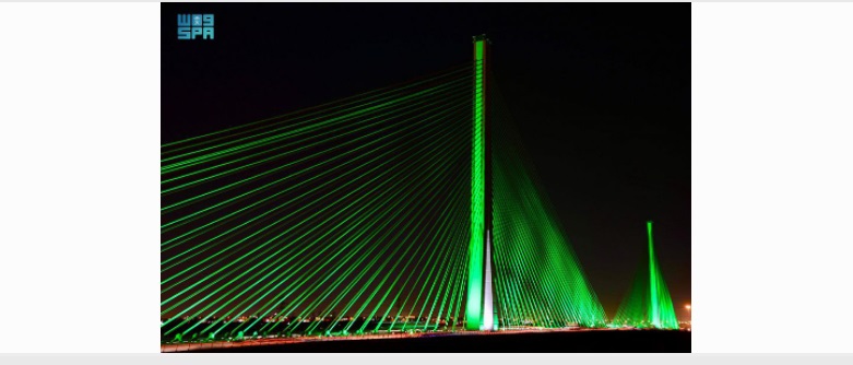 النقل تضيء الجسر المعلق في الرياض باللون الأخضر