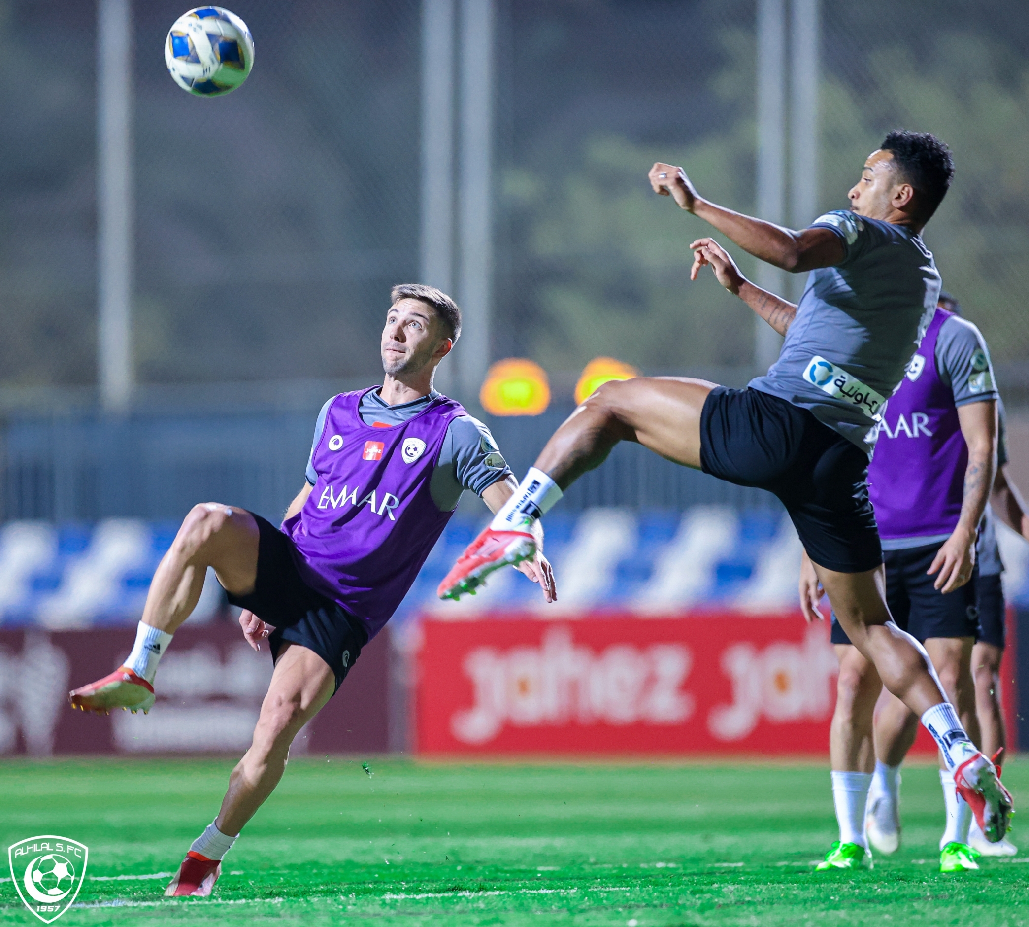 الهلال يواصل تدريباته في غياب الفرج والدوسري