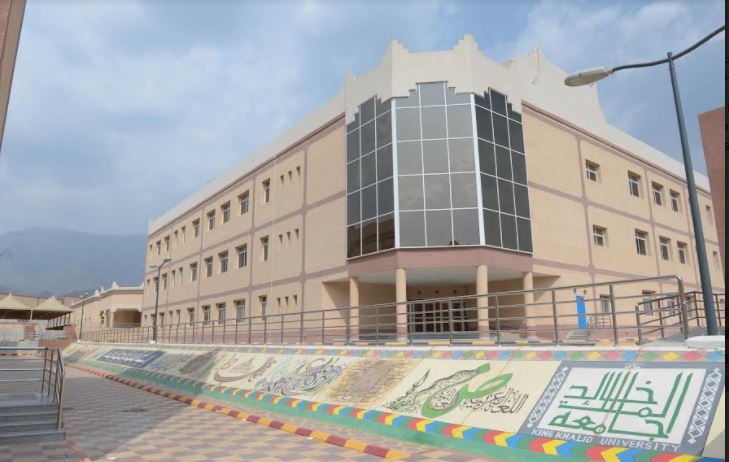 طالبات جامعة الملك خالد برجال ألمع يستأنفن الدراسة بالمقر الجديد