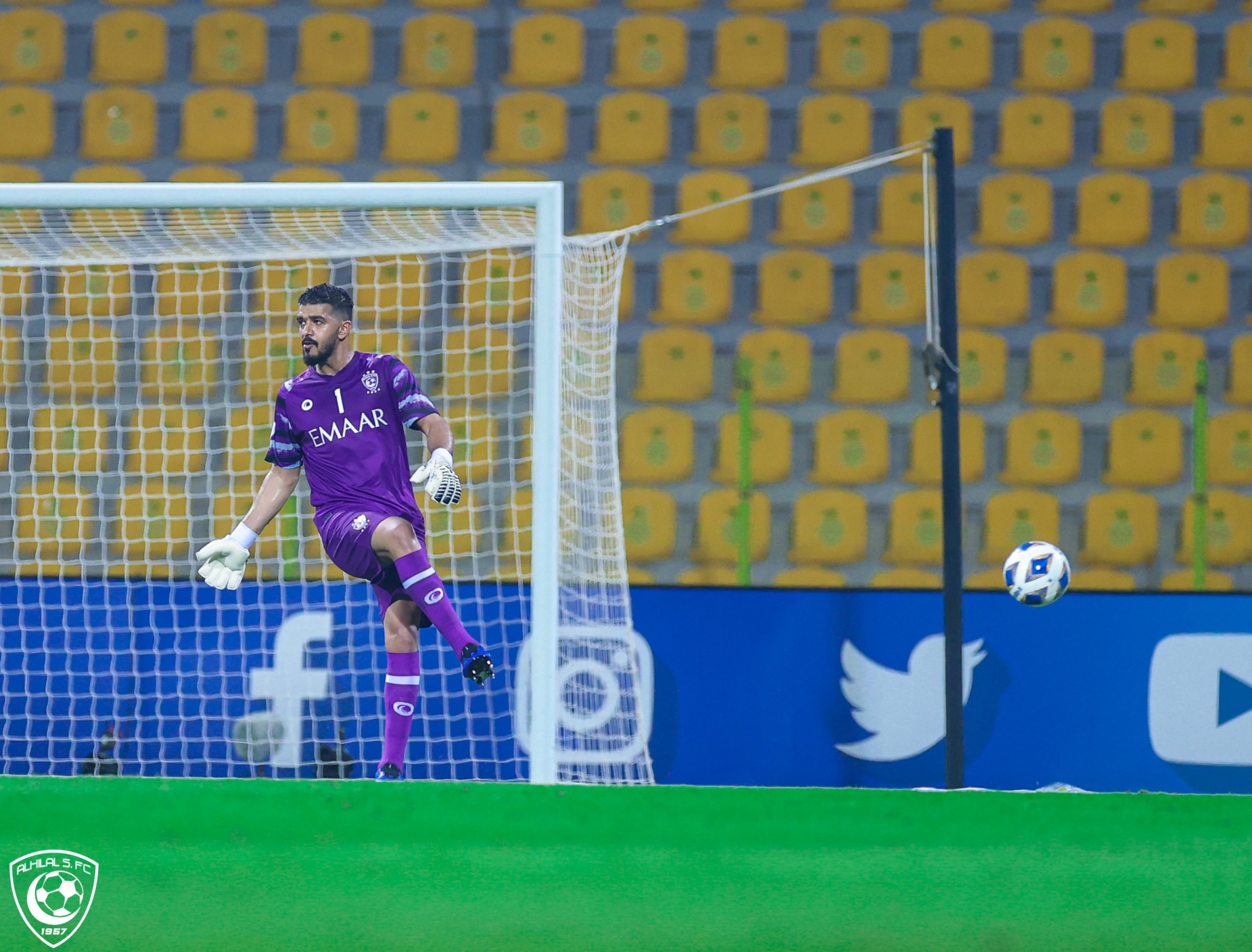 عبدالله المعيوف رجل مباراة الهلال والاستقلال