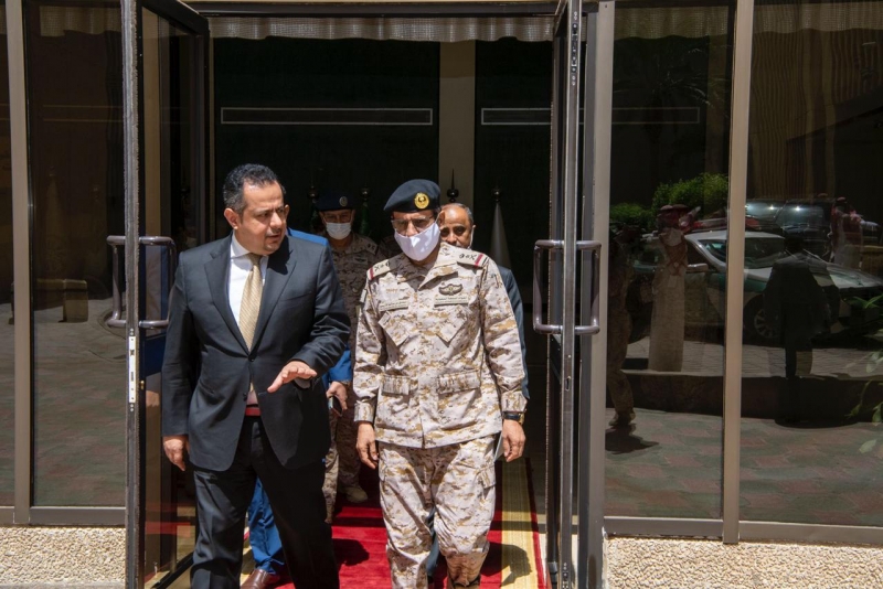 قائد القوات المشتركة المكلف يلتقي رئيس الوزراء اليمني