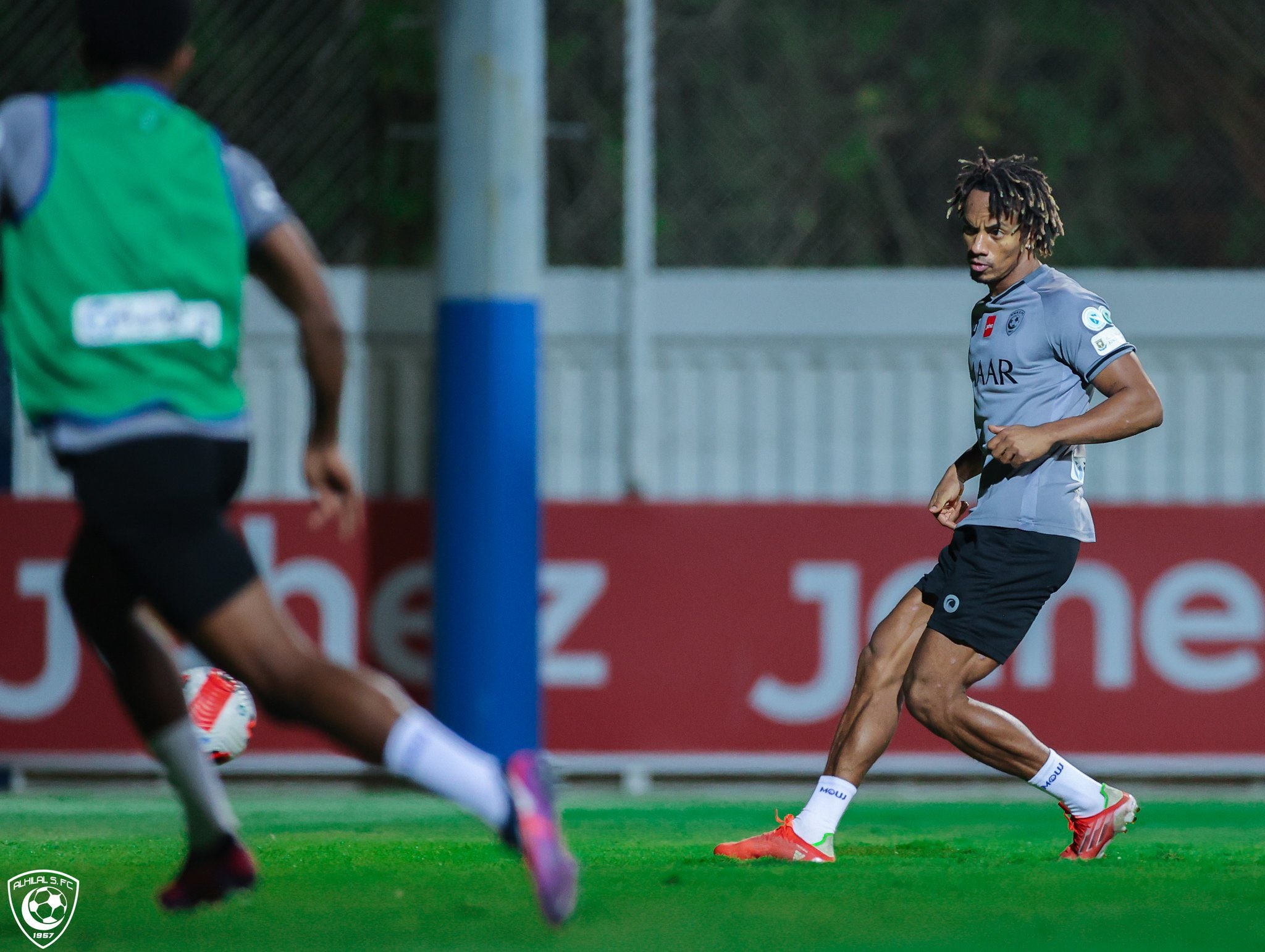 الهلال يفقد كاريلو والدوسري