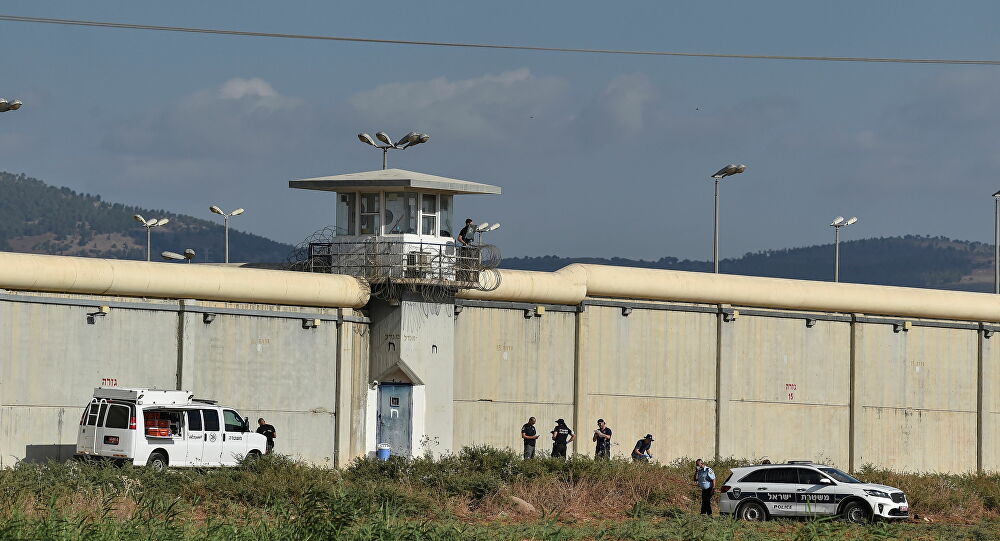 هروب أسرى فلسطينيين من سجن إسرائيلي بطريقة خيالية
