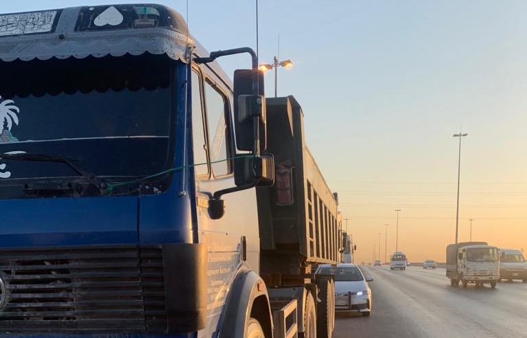 ضبط شاحنات تحايلت مع نقاط الرصد
