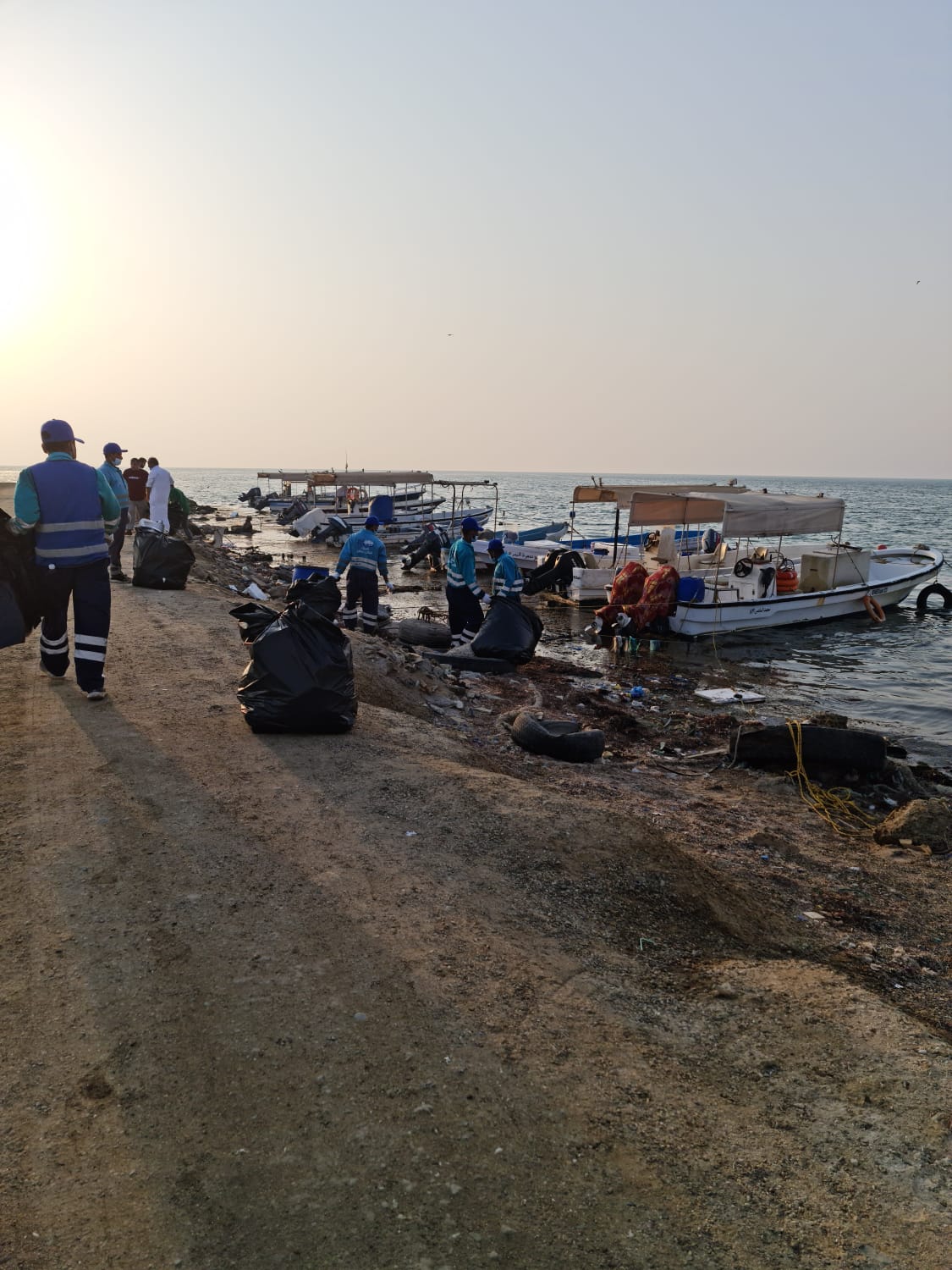 مبادرة لتنظيف مرفأ الصيادين جنوب جدة