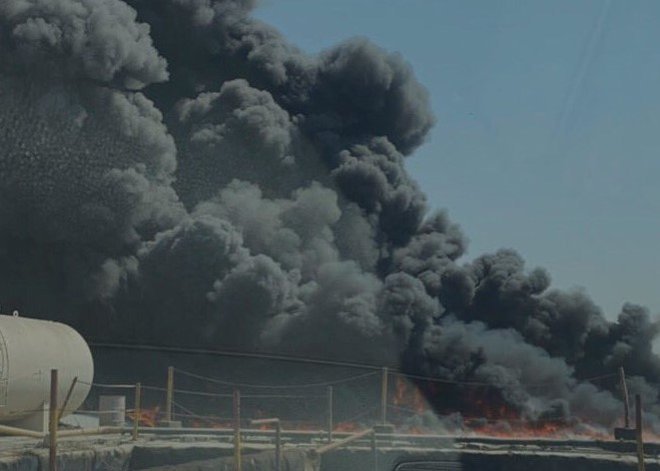  حريق بجبل علي في دبي بسبب مخلفات زيوت