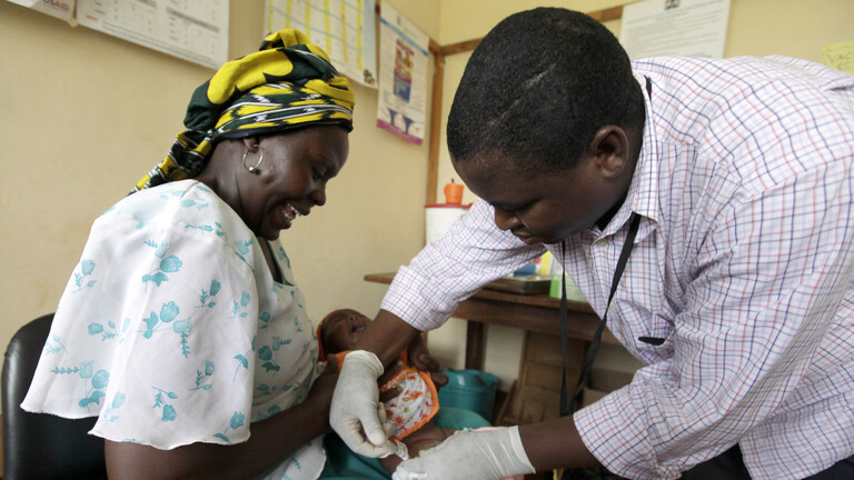 صورة الصحة العالمية توصي بإعطاء أول لقاح للملاريا للأطفال
