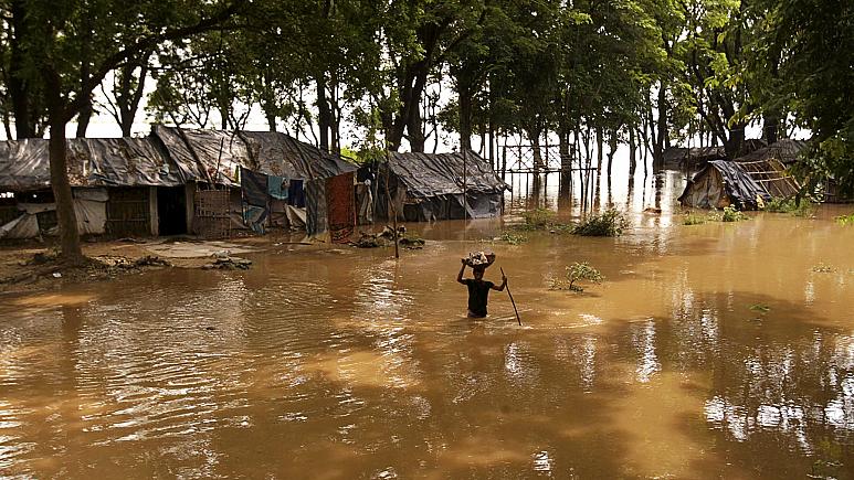 أكثر من 115 قتيلاً بسبب فيضانات وانهيارات الهند ونيبال