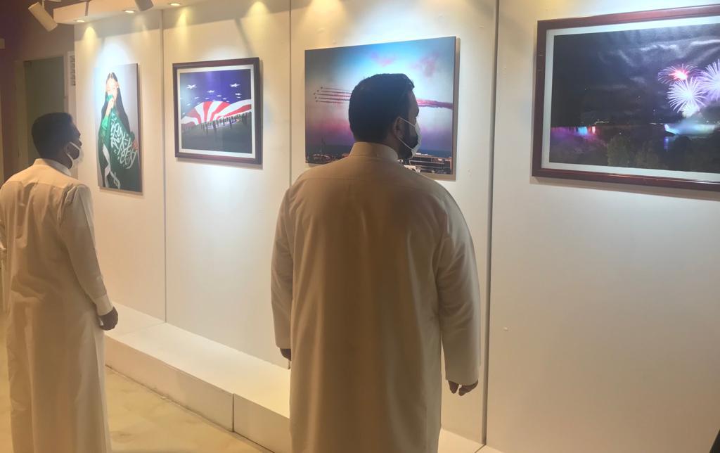 مصورون أمريكيون وسعوديون يعرضون صوراً أيقونية بالمعرض الفوتوغرافي المتجول