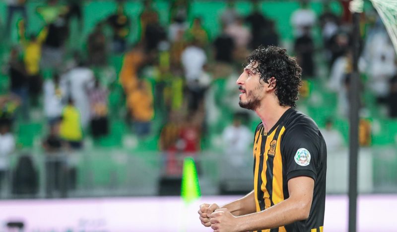 أحمد حجازي مدافع الاتحاد بلقاء الأهلي