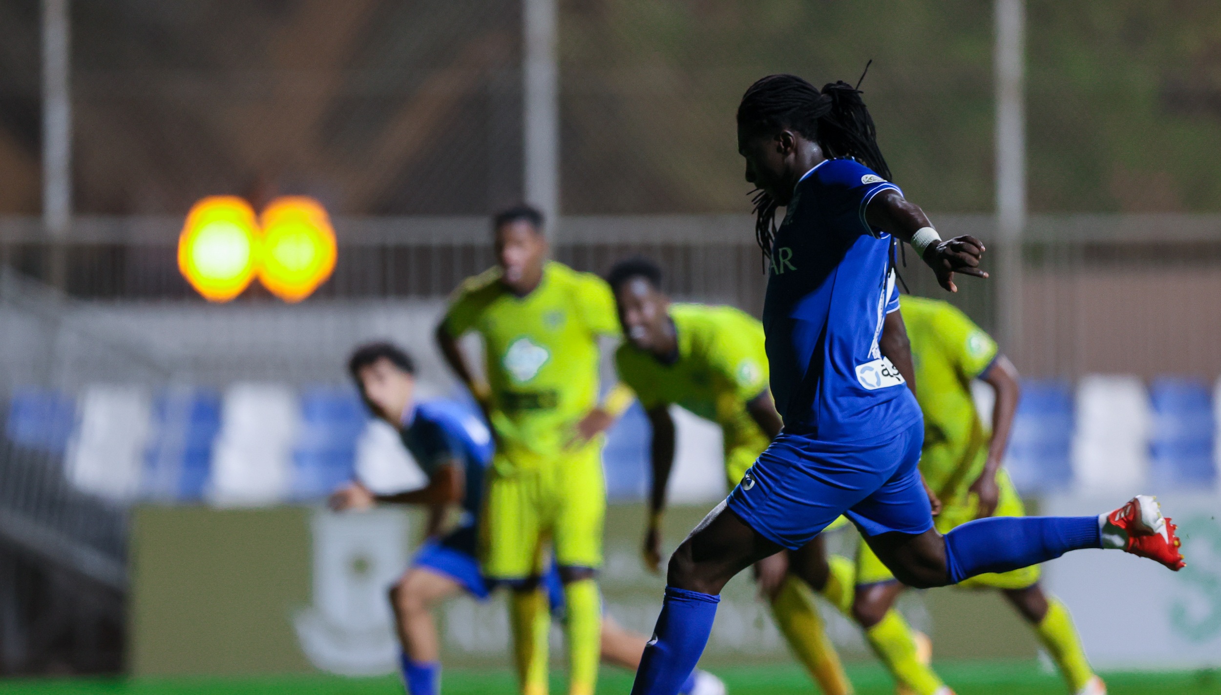 الهلال يهزم التعاون بثلاثية