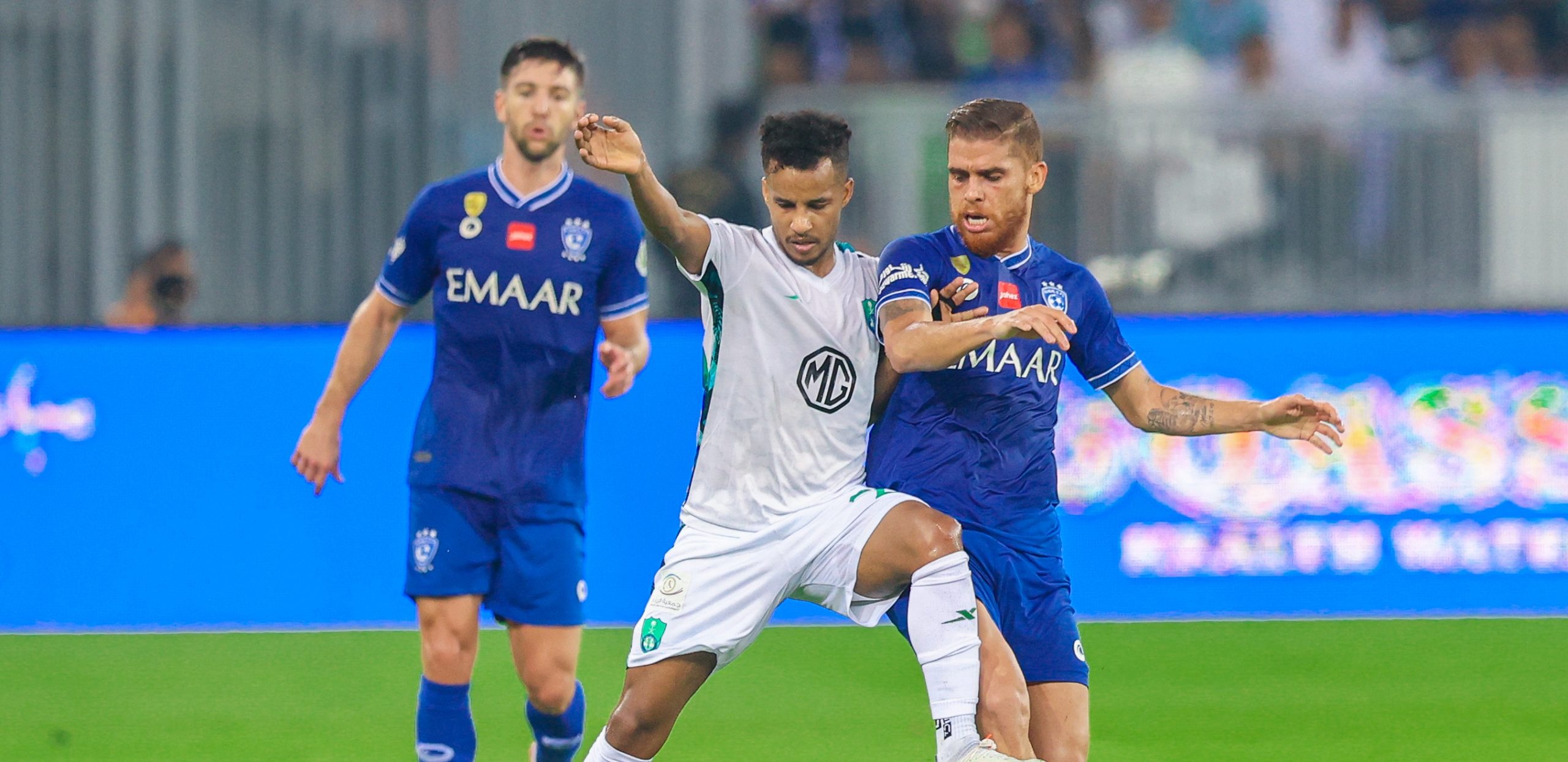 لاعبان قد يغيبان عن مباراة الهلال والأهلي