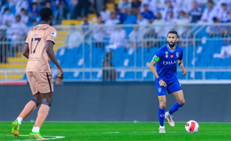 الهلال والرائد