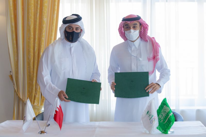 وزير الرياضة مع رئيس اللجنة الأولمبية البحرينية