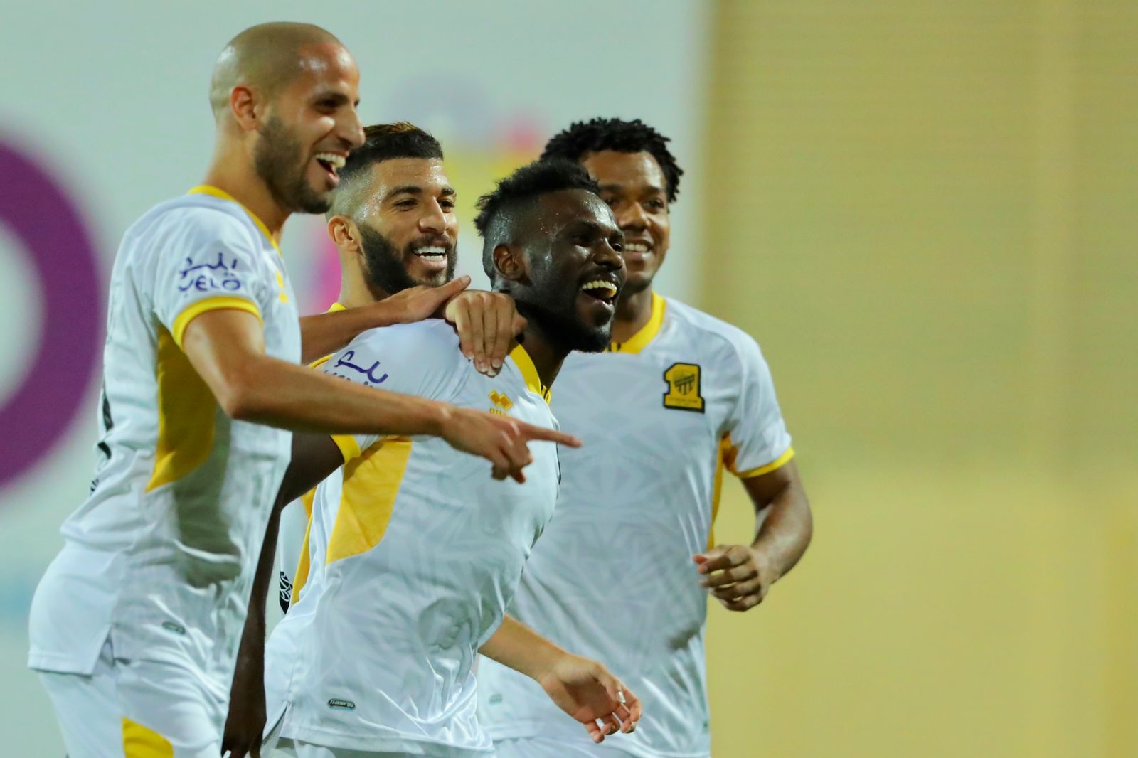 هدية الهلال لـ الاتحاد