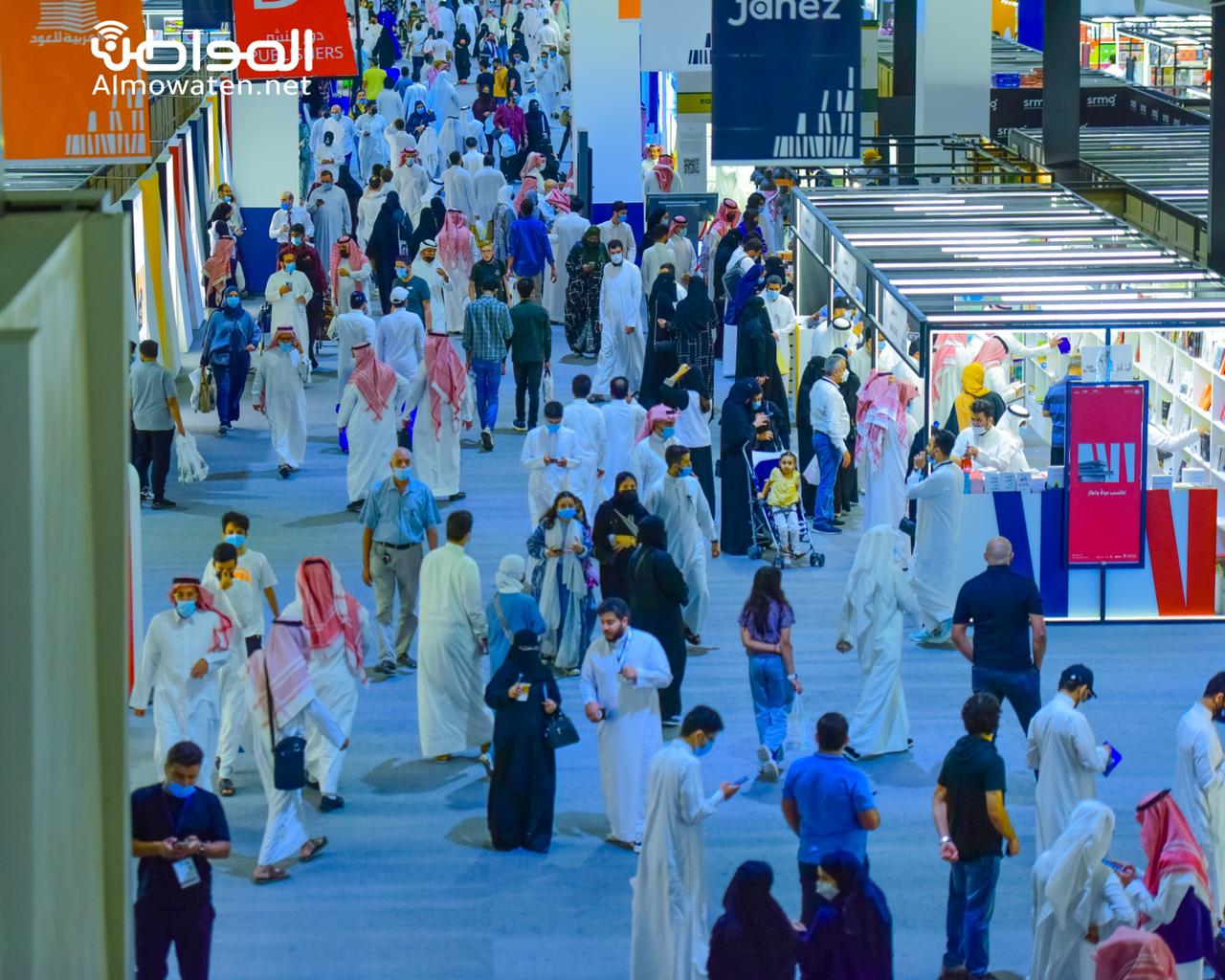 عدسة “المواطن” توثق 100 صورة لأول أيام معرض الرياض للكتاب