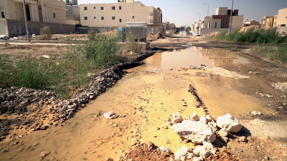 بلدي الرياض يتابع معالجات ارتفاع منسوب المياه السطحية بالأحياء
