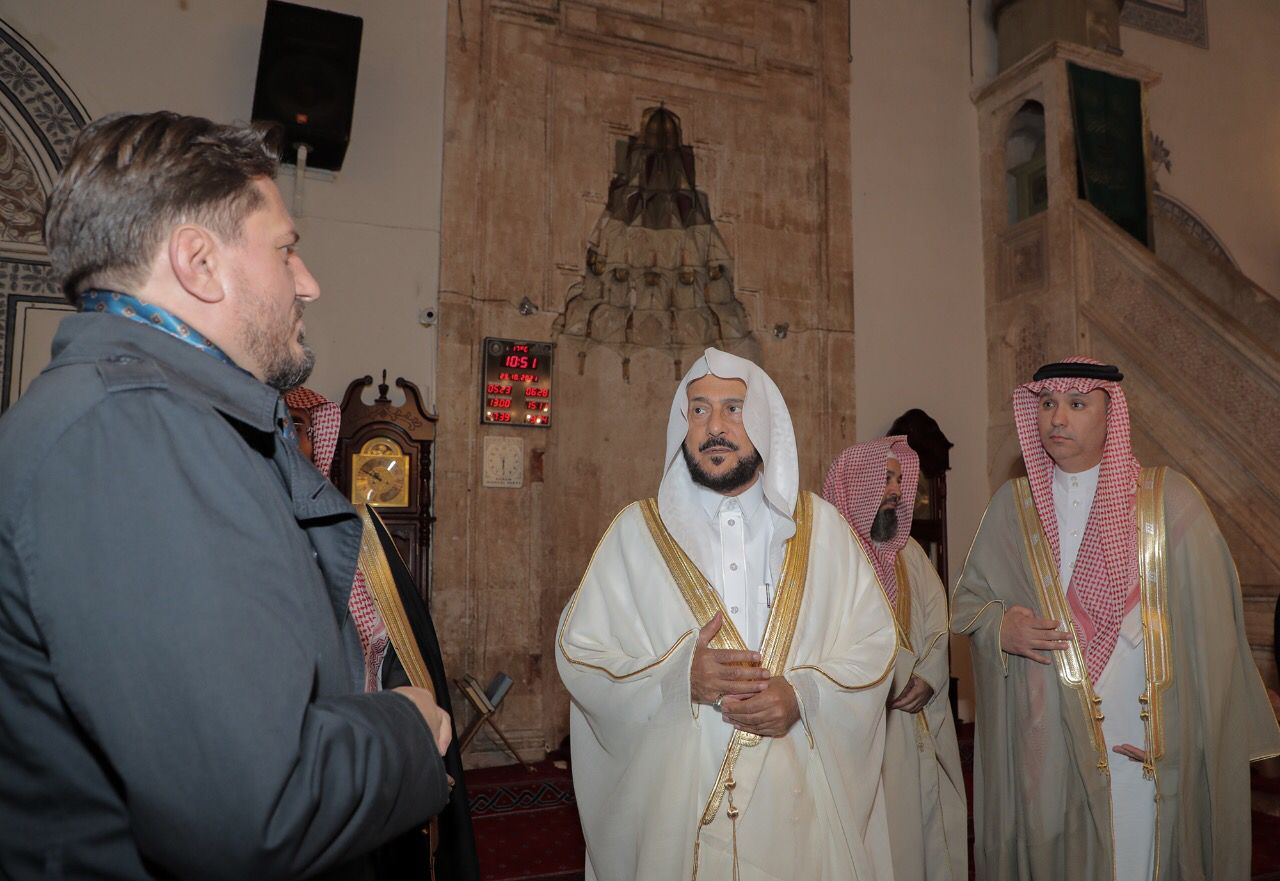 وزير الشؤون الإسلامية يزور مساجد تاريخية في العاصمة الكوسوفية