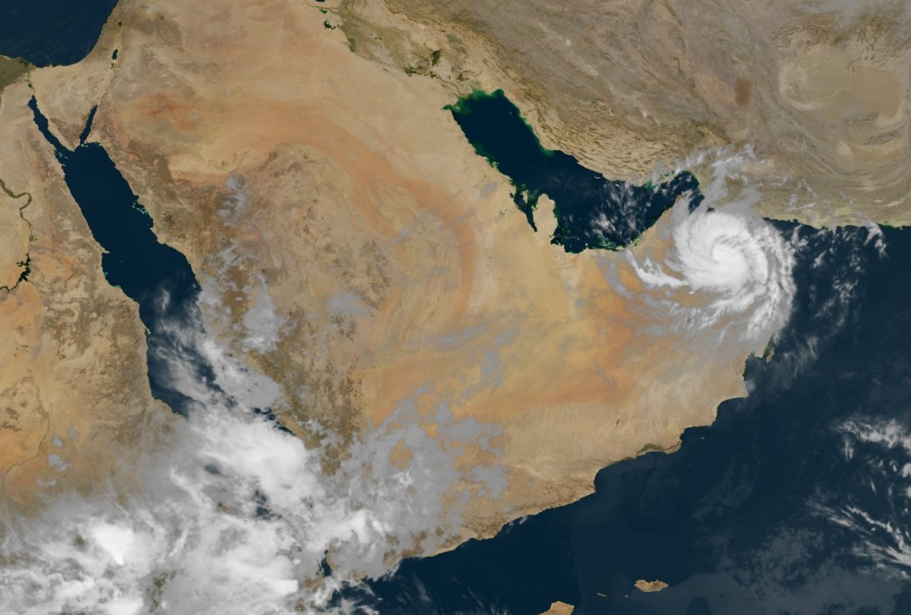 صورة الإعصار شاهين يتحول لعاصفة مدارية صوب شمال عُمان والإمارات