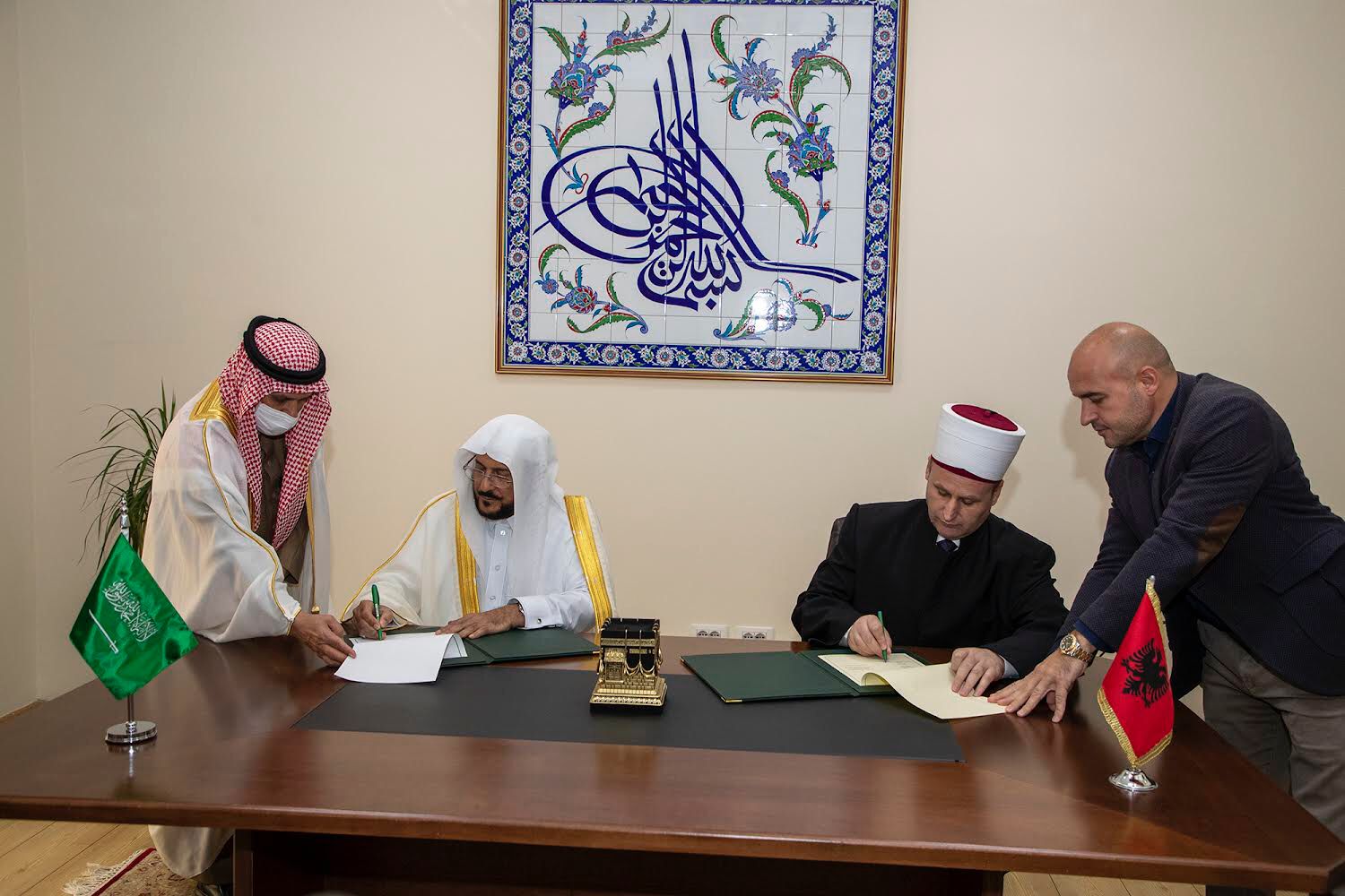 السعودية توقع اتفاقية لتأهيل الدعاة والأئمة في ألبانيا