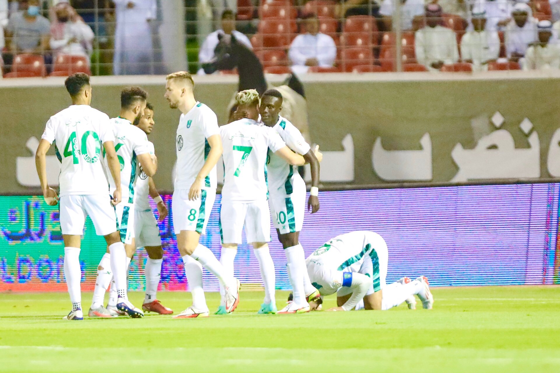 الأهلي والهلال يُعانيان بالشوط الأول