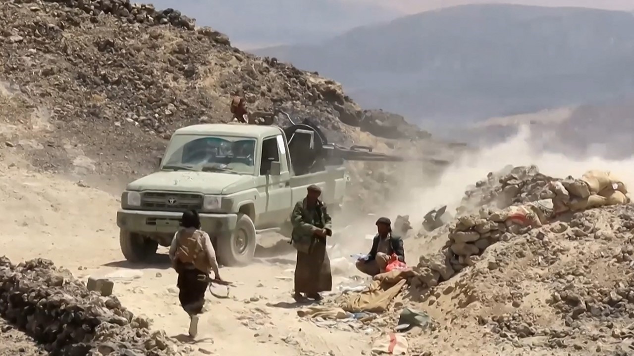 الإرياني: ميليشيا الحوثي دمرت 6 قرى ونفذت إعدامات ميدانية بالعبدية