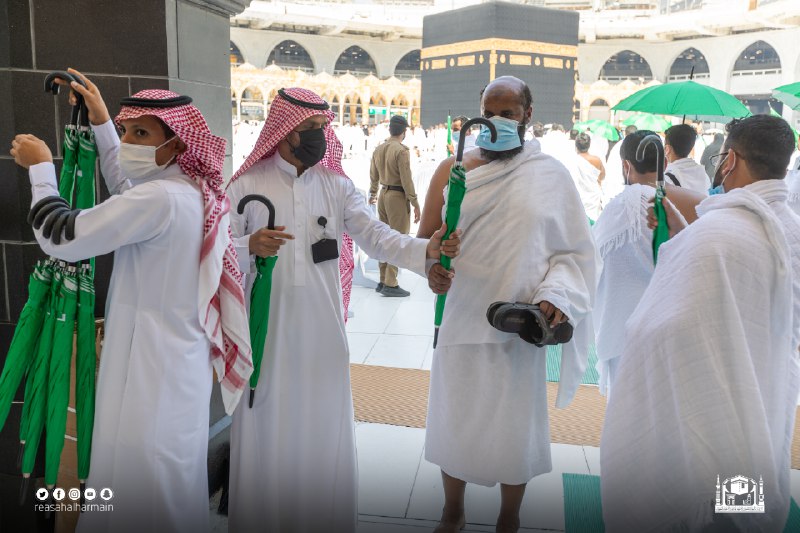 توزيع 3000 مظلة اليوم في المسجد الحرام