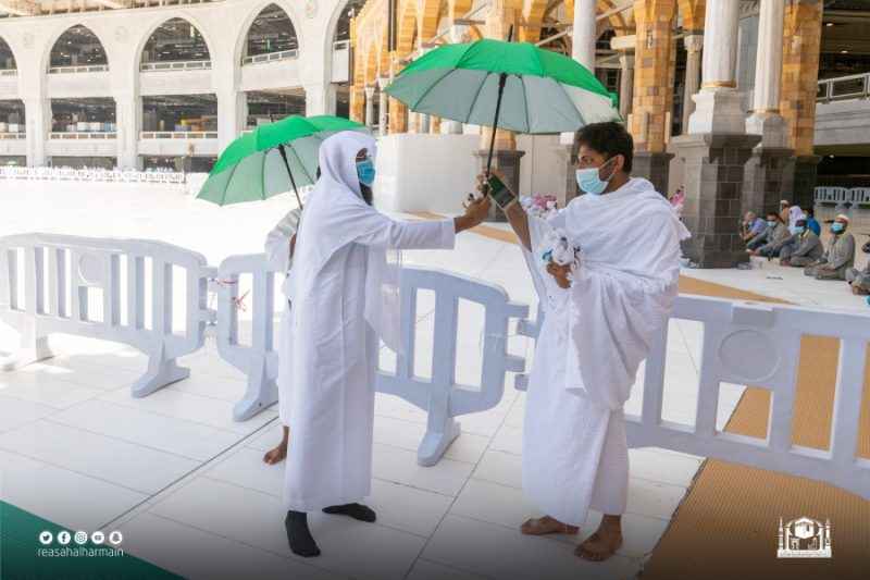 توزيع 3000 مظلة اليوم في المسجد الحرام - المواطن