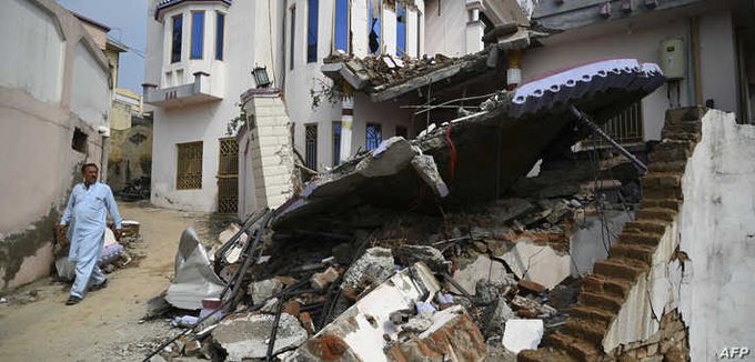 المئات بلا مأوى بسبب زلزال باكستان ومقتل العشرات