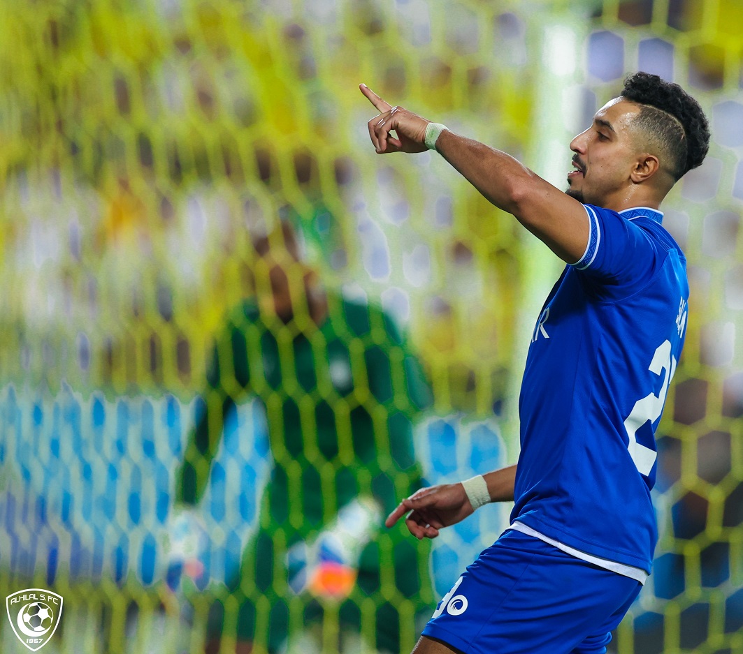 الدوسري بين الهلال والنصر